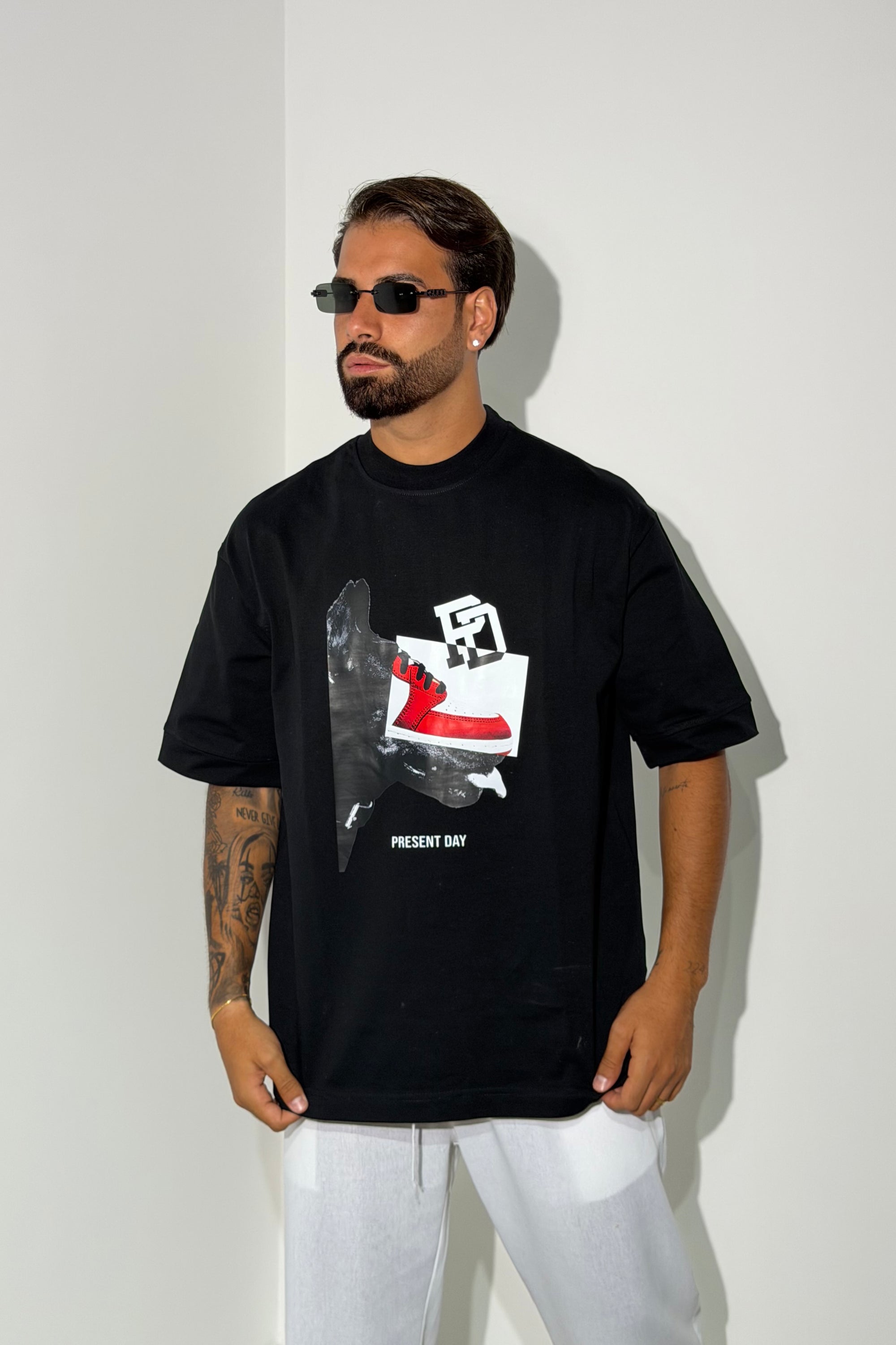 T-shirt SHOES nera