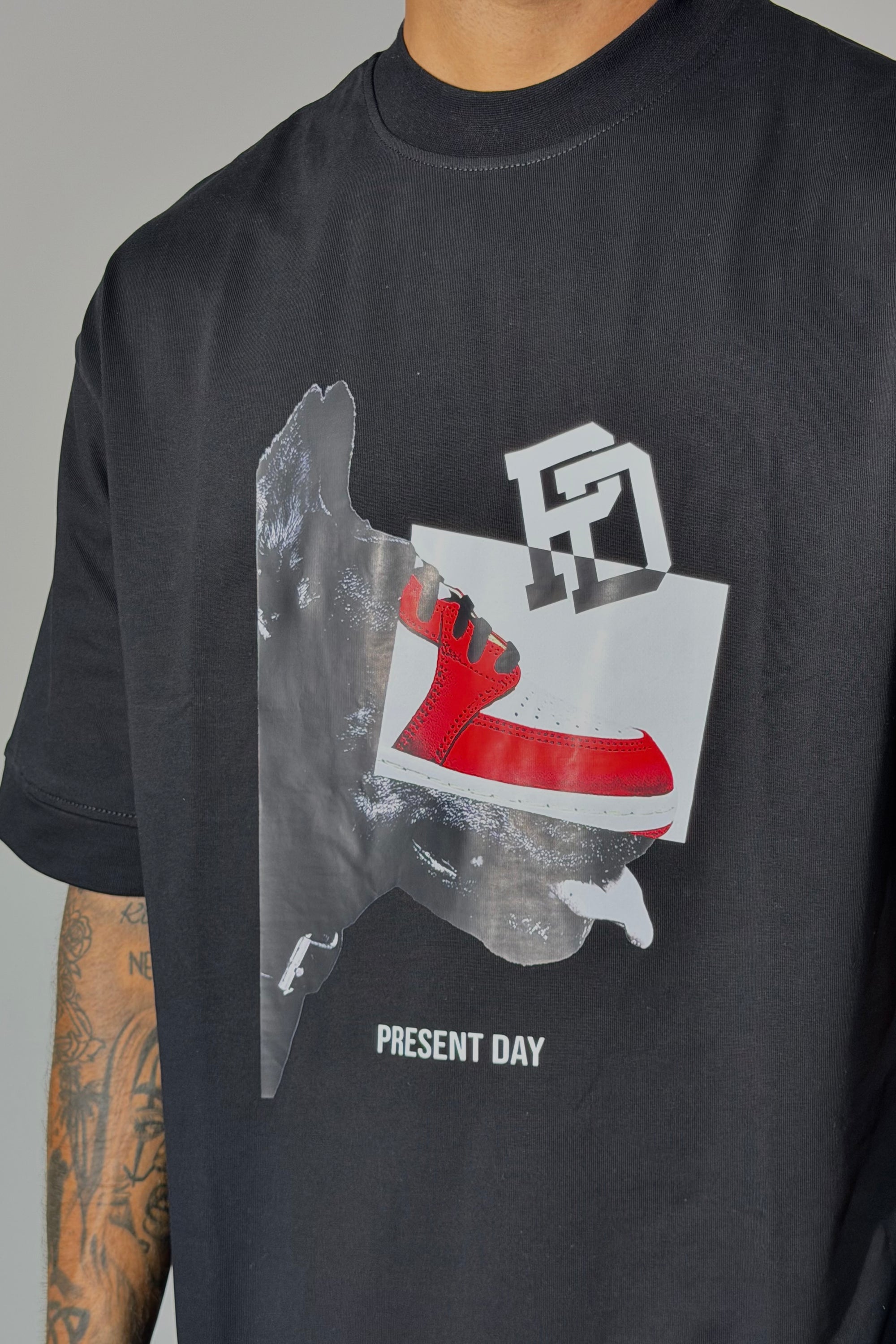 T-shirt SHOES nera